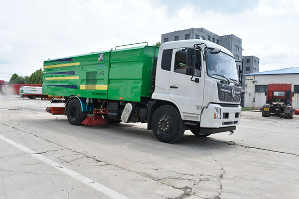 吸泥吸水吸尘车